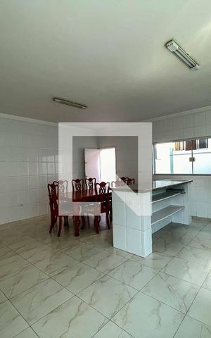 Casa à venda com 215m², 3 quartos e 3 vagas Casa à venda com 215m², 3 quartos e 3 vagasCozinha