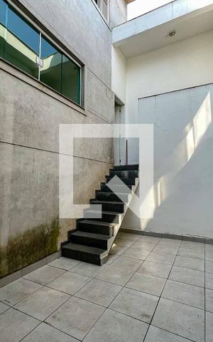 Casa à venda com 215m², 3 quartos e 3 vagas Casa à venda com 215m², 3 quartos e 3 vagasQuintal