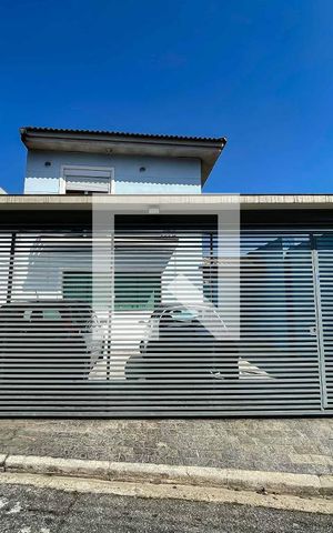 Casa à venda com 215m², 3 quartos e 3 vagas Casa à venda com 215m², 3 quartos e 3 vagasFachada