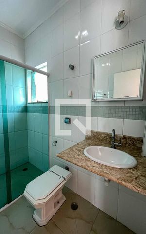Casa à venda com 215m², 3 quartos e 3 vagas Casa à venda com 215m², 3 quartos e 3 vagasBanheiro da Suíte 1