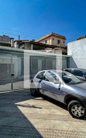Casa à venda com 215m², 3 quartos e 3 vagas Casa à venda com 215m², 3 quartos e 3 vagasGaragem