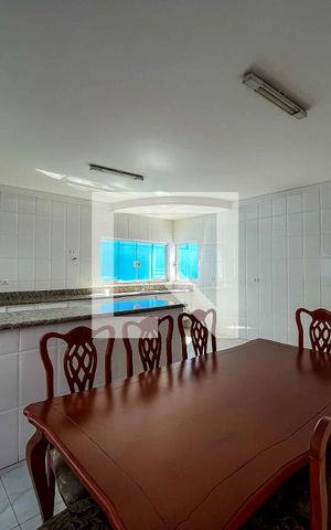 Casa à venda com 215m², 3 quartos e 3 vagas Casa à venda com 215m², 3 quartos e 3 vagasCozinha