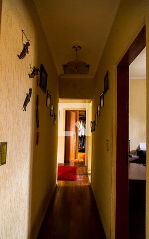 Casa à venda com 300m², 5 quartos e 5 vagasCorredor