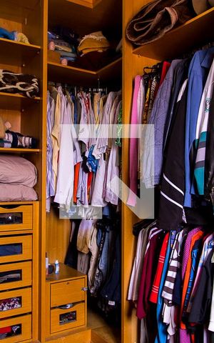 Casa à venda com 300m², 5 quartos e 5 vagasCloset