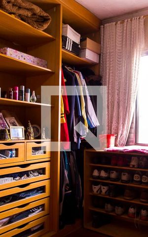 Casa à venda com 300m², 5 quartos e 5 vagasCloset