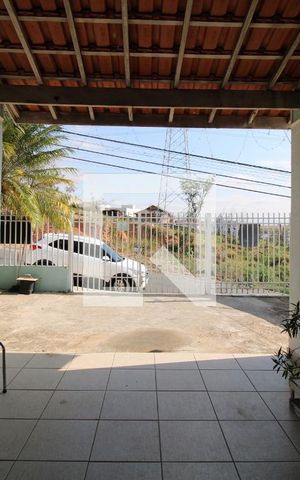 Casa à venda com 154m², 4 quartos e 3 vagasGaragem e Jardim