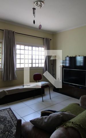 Casa à venda com 154m², 4 quartos e 3 vagasSala
