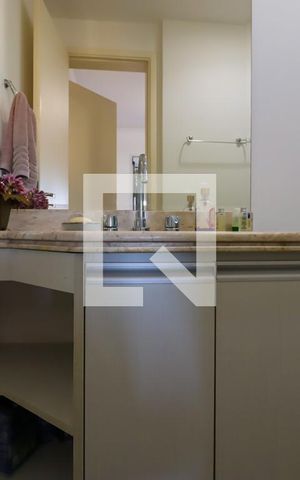 Apartamento à venda com 120m², 3 quartos e 2 vagas Apartamento à venda com 120m², 3 quartos e 2 vagasBanheiro da Suíte 1