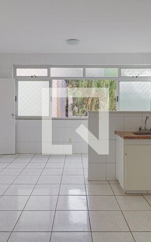 Apartamento à venda com 240m², 3 quartos e 4 vagasCozinha e Área de Serviço