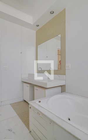 Apartamento à venda com 240m², 3 quartos e 4 vagasBanheiro Social