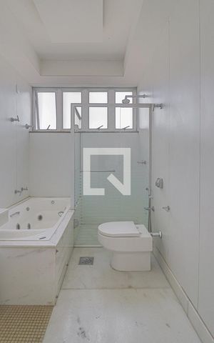 Apartamento à venda com 240m², 3 quartos e 4 vagasBanheiro Social