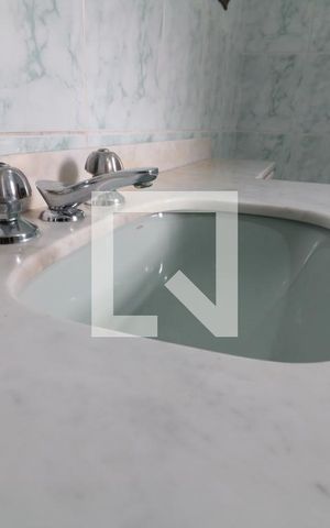 Casa à venda com 400m², 5 quartos e 5 vagasBanheiro da Suite   - pia