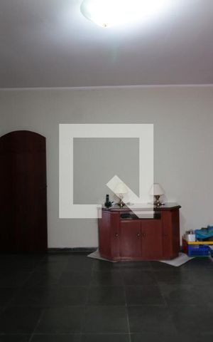 Casa à venda com 400m², 5 quartos e 5 vagasSuite 