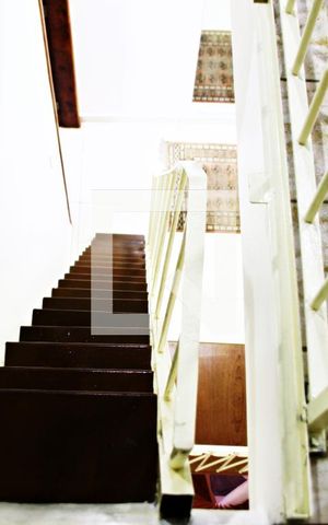 Casa para alugar com 250m², 4 quartos e 2 vagasescadas
