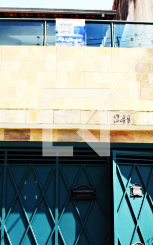 Casa para alugar com 250m², 4 quartos e 2 vagasFachada