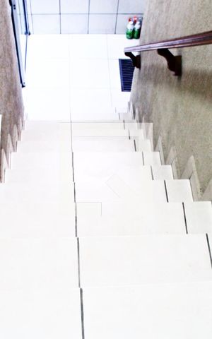 Casa para alugar com 250m², 4 quartos e 2 vagasEscada