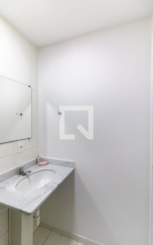 Apartamento à venda com 56m², 2 quartos e 1 vaga Apartamento à venda com 56m², 2 quartos e 1 vagaBanheiro Social