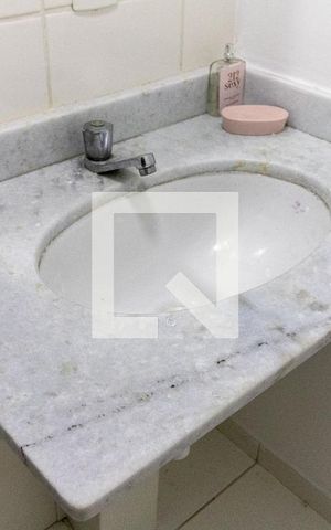 Apartamento à venda com 56m², 2 quartos e 1 vaga Apartamento à venda com 56m², 2 quartos e 1 vagaBanheiro Social