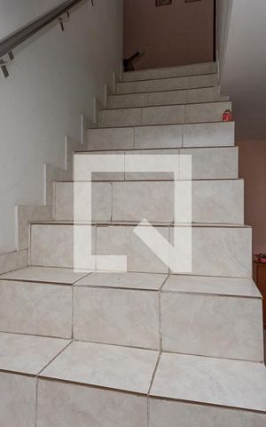 Casa à venda com 258m², 3 quartos e 4 vagas Casa à venda com 258m², 3 quartos e 4 vagasEscada para os quartos