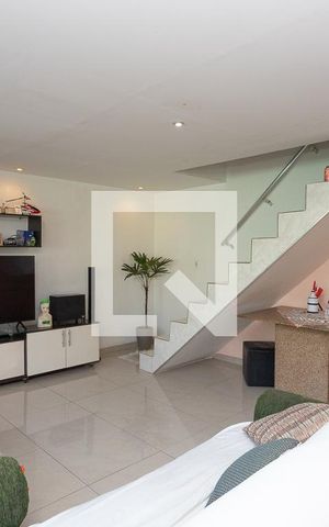 Casa à venda com 258m², 3 quartos e 4 vagas Casa à venda com 258m², 3 quartos e 4 vagasSala