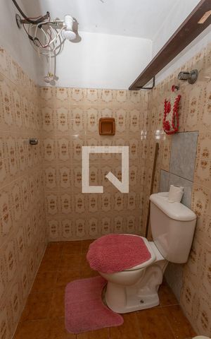 Casa à venda com 258m², 3 quartos e 4 vagas Casa à venda com 258m², 3 quartos e 4 vagasBanheiro de serviço
