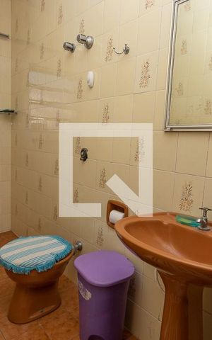 Casa à venda com 258m², 3 quartos e 4 vagas Casa à venda com 258m², 3 quartos e 4 vagasBanheiro social