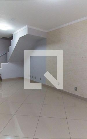 Casa à venda com 118m², 2 quartos e 2 vagas Casa à venda com 118m², 2 quartos e 2 vagasSala