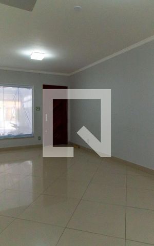 Casa à venda com 118m², 2 quartos e 2 vagas Casa à venda com 118m², 2 quartos e 2 vagasSala