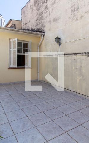 Casa à venda com 118m², 2 quartos e 2 vagas Casa à venda com 118m², 2 quartos e 2 vagasQuintal e Área de Serviço