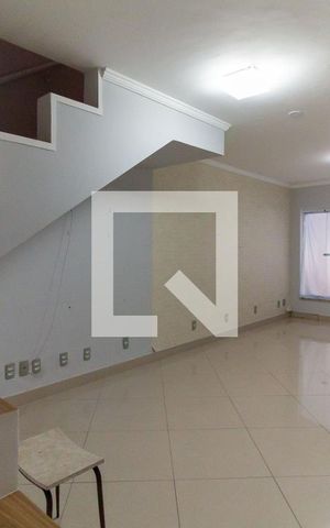 Casa à venda com 118m², 2 quartos e 2 vagas Casa à venda com 118m², 2 quartos e 2 vagasSala