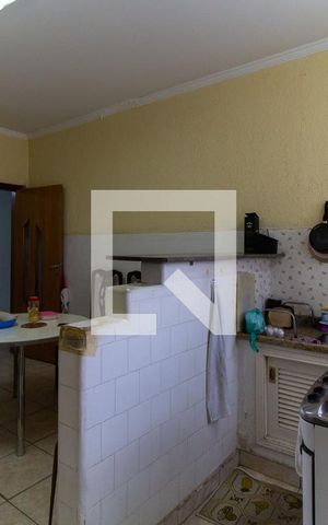 Casa à venda com 118m², 2 quartos e 2 vagas Casa à venda com 118m², 2 quartos e 2 vagasCozinha