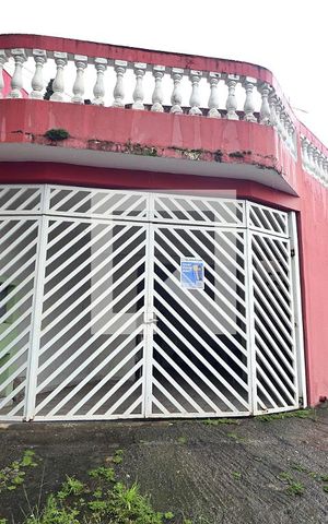 Casa à venda com 120m², 2 quartos e 2 vagasFachada