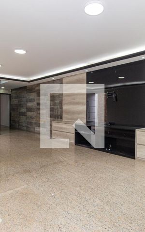 Casa à venda com 304m², 4 quartos e 6 vagas Casa à venda com 304m², 4 quartos e 6 vagasSala