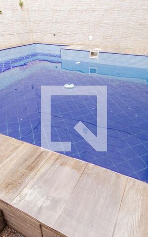 Casa à venda com 304m², 4 quartos e 6 vagas Casa à venda com 304m², 4 quartos e 6 vagasÁrea comum - Piscina