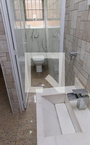 Casa à venda com 304m², 4 quartos e 6 vagas Casa à venda com 304m², 4 quartos e 6 vagasLavabo