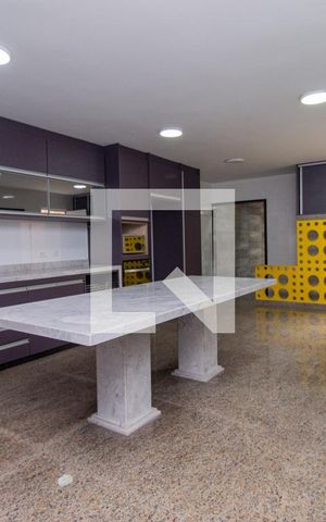Casa à venda com 304m², 4 quartos e 6 vagas Casa à venda com 304m², 4 quartos e 6 vagasCozinha