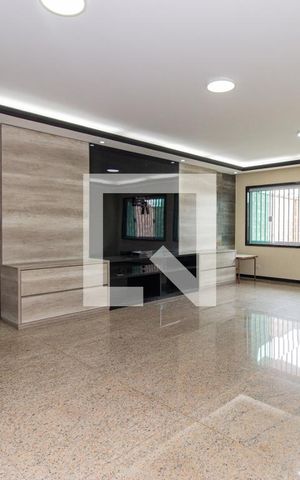 Casa à venda com 304m², 4 quartos e 6 vagas Casa à venda com 304m², 4 quartos e 6 vagasSala