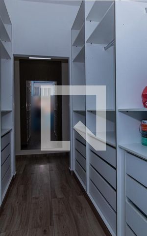 Casa à venda com 304m², 4 quartos e 6 vagas Casa à venda com 304m², 4 quartos e 6 vagasCloset da suíte 1