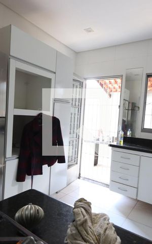 Casa à venda com 150m², 4 quartos e 3 vagasCozinha