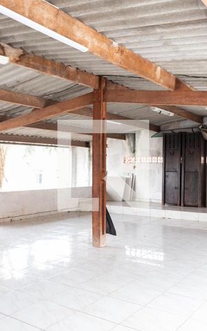 Casa à venda com 500m², 3 quartos e 8 vagas Casa à venda com 500m², 3 quartos e 8 vagasTerraço