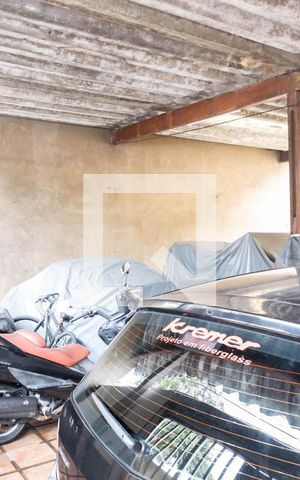 Casa à venda com 500m², 3 quartos e 8 vagas Casa à venda com 500m², 3 quartos e 8 vagasGaragem