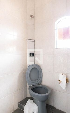 Casa à venda com 500m², 3 quartos e 8 vagas Casa à venda com 500m², 3 quartos e 8 vagasBanheiro de Serviço