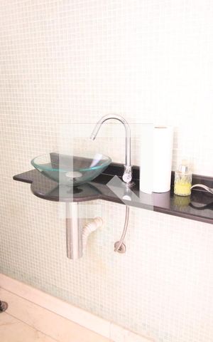 Casa à venda com 480m², 6 quartos e 5 vagasBanheiro externo