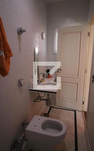 Casa à venda com 480m², 6 quartos e 5 vagasBanheiro da Suíte 1