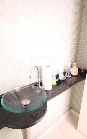 Casa à venda com 480m², 6 quartos e 5 vagasBanheiro