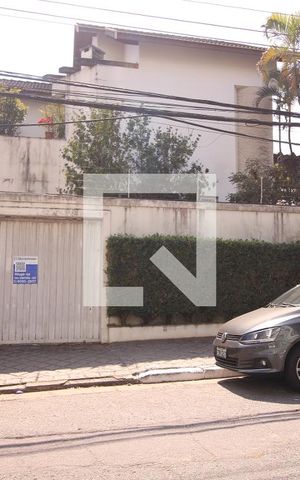 Casa à venda com 480m², 6 quartos e 5 vagasFachada