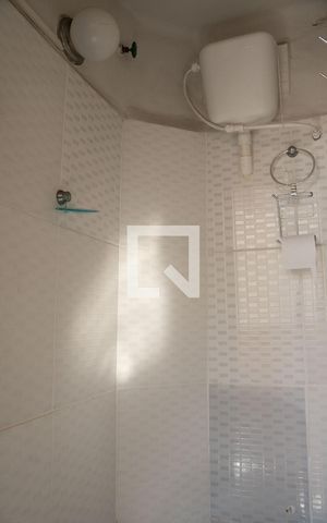 Apartamento à venda com 96m², 2 quartos e sem vaga Apartamento à venda com 96m², 2 quartos e sem vagaBanheiro de Serviço