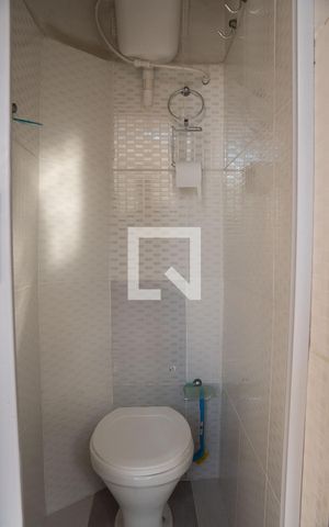 Apartamento à venda com 96m², 2 quartos e sem vaga Apartamento à venda com 96m², 2 quartos e sem vagaBanheiro de Serviço