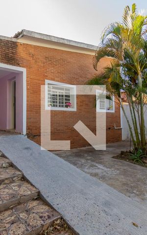 Casa à venda com 140m², 3 quartos e 2 vagas Casa à venda com 140m², 3 quartos e 2 vagasGaragem