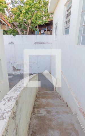 Casa à venda com 140m², 3 quartos e 2 vagas Casa à venda com 140m², 3 quartos e 2 vagasEscada